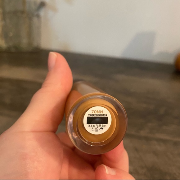 Urban Decay Stay Naked Quickie Multi-Use Concealer, 70NN - Picture 3 of 5